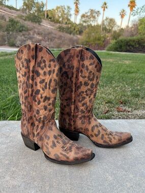 Cavenders Women's Honey Leopard Print Triad Snip Toe Cowboy Boots 6.5